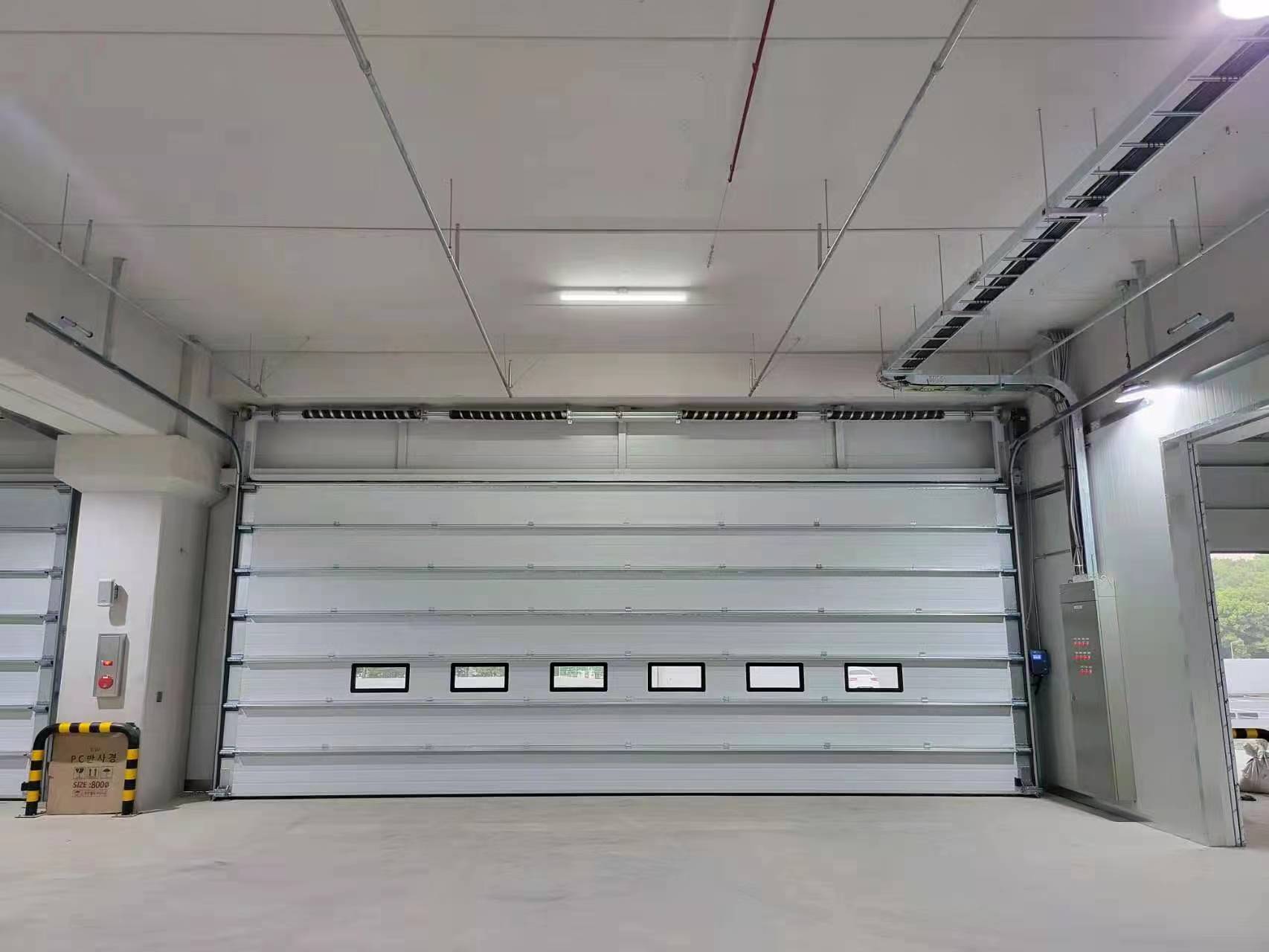 एक विभागीय दरवाजा फक्त प्रवेश समस्यांपेक्षा अधिक का सोडवू शकतो?